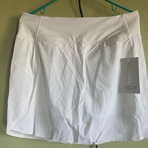 Athleta Run with it skort, white, NWT, large